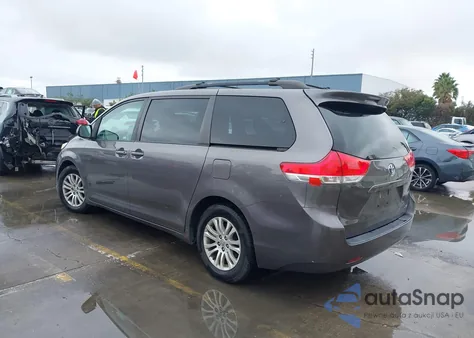 2014 Toyota Sienna Xle V6 8 Passenger из США, поврежденный, VIN 5TDYK3DC3ES456050